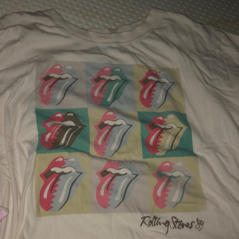 american eagle rolling stones crop top